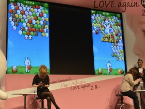 ファンと対戦中の浜崎あゆみ