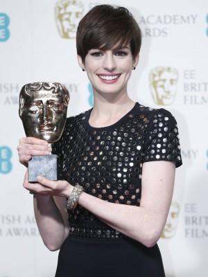 ＜2013英国アカデミー賞＞「レ・ミゼラブル」で助演女優賞を受賞したアン・ハサウェイ	