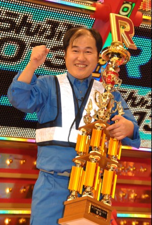 「賞金の半分は母親に」と語った、R-1グランプリ優勝者の三浦マイルド