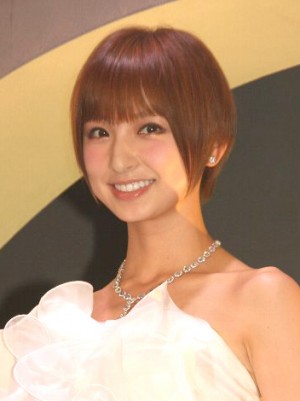 福岡市カワイイ区・区長を退任となった、AKB48・篠田麻里子