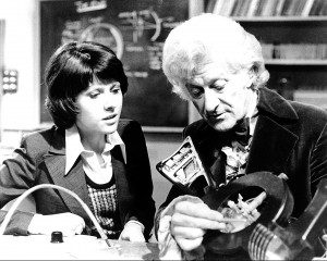 「ドクター・フー」3代目ドクター（1970－1974）を務めた、ジョン・パートウィー（右）