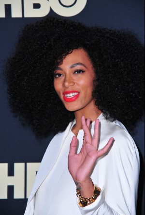 ソランジュ、姉・ビヨンセのドキュメンタリー特別番組「BEYONCE: LIFE IS BUT A DREAM」プレミアにて