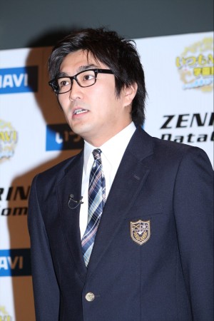 「いつもNAVI学園際」に登場した、平成ノブシコブシの徳井健太