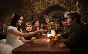 「白雪姫と鏡の女王」（2012）