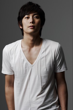 孤高な雰囲気が漂うイケメンを演じる、平岡祐太