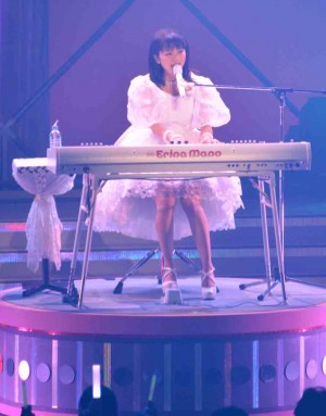 真野恵里菜、ハロプロ卒業ライブの模様