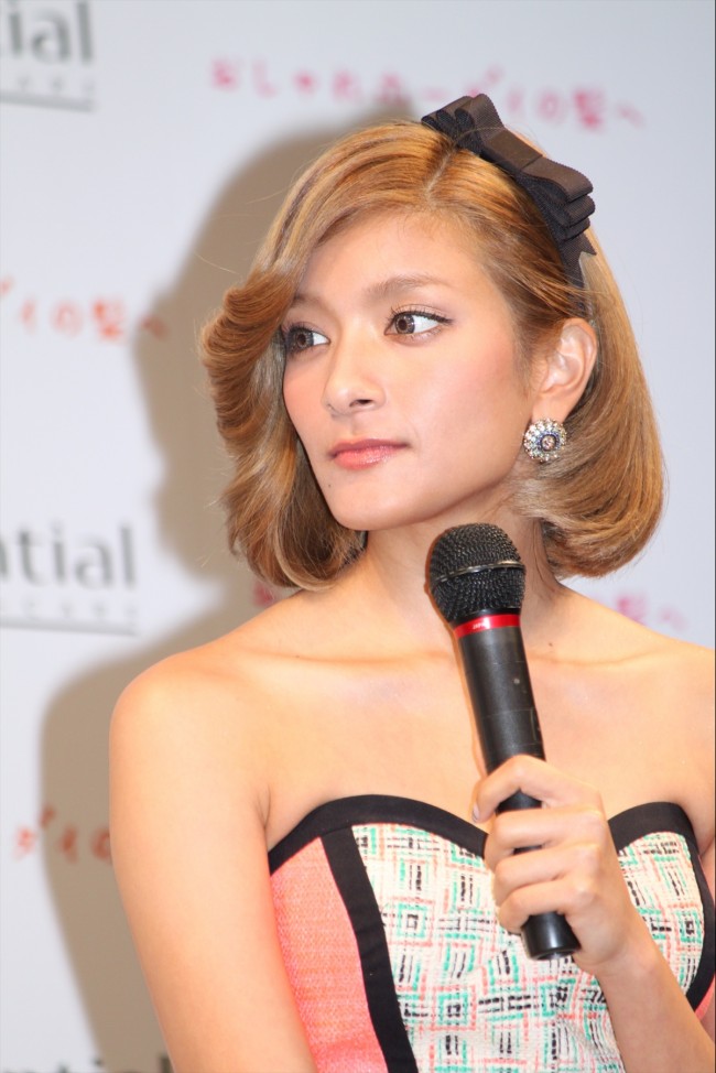 花王CM発表会20130225、ローラ