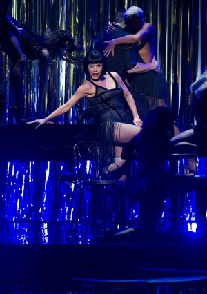 アカデミー賞授賞式で映画「シカゴ」のパフォーマンスを披露したキャサリン・ゼタ・ジョーンズ