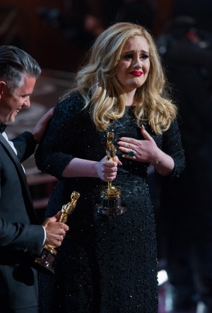 「スカイフォール」でアカデミー賞歌曲賞を受賞したアデル