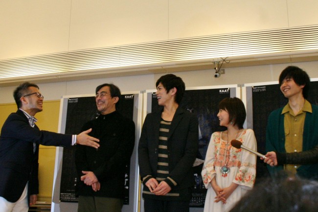 舞台版「耳なし芳一」囲み20130301、（左から）宮本亜門、益岡徹、山本裕典、安倍なつみ、橋本淳