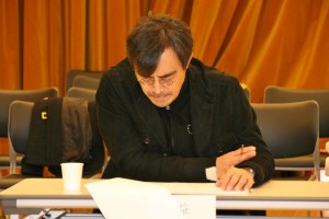 舞台版「耳なし芳一」台本読み合わせを行う、益岡徹