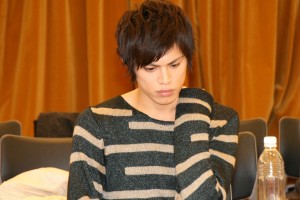 舞台版「耳なし芳一」台本読み合わせを行う、山本裕典