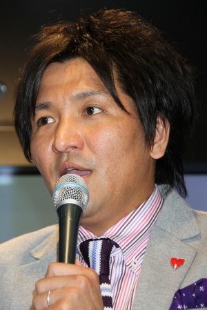 真栄田賢（スリムクラブ）