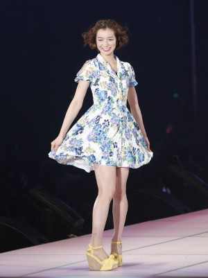 芹那、TREAD STAGE／LIZ LISA／東京ガールズコレクション2013春夏