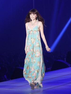 ヨンア、TREAD STAGE／DURAS／東京ガールズコレクション2013春夏