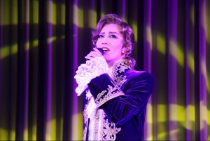 会見前に行われたパフォーマンス、フェルゼン役：壮一帆