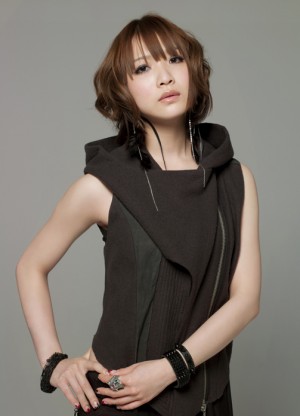 May’n新曲「リアル鬼ごっこTHE ORIGIN」の主題歌に