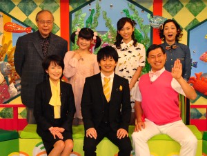 NHK「マサカメTV」スタジオ取材会に出席した、（上段左から）荒俣宏、嗣永桃子、吉木りさ、虻川美穂子、（下段左から）鹿島綾乃アナウンサー、オードリー（若林正恭・春日俊彰）