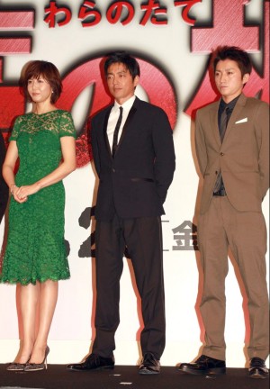 「藁の楯」完成報告記者会見に登場した松嶋菜々子、大沢たかお、藤原竜也