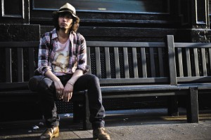 Perfumeとの異色対バンツアーに参加する斉藤和義