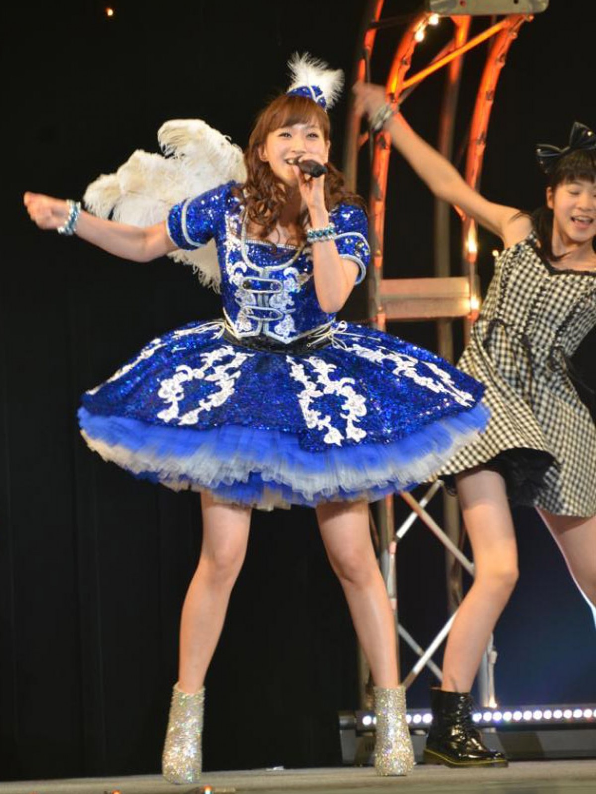 ミキティ 10周年ライブでアイドル復活にファンがヲタ芸で祝福 中澤 保田 新垣も登場 13年3月24日 エンタメ ニュース クランクイン ミキティ 10周年ライブでアイドル復活にファンがヲタ芸で祝福 中澤 保田 新垣も登場 13年3月24日 エンタメ ニュース クランクイン