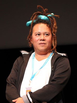 「サラネアおせっかい」舞台挨拶に登場したギアティサック・ウドマナーク監督