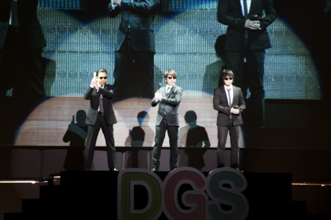 神谷浩史 小野大輔 歌にコントにお芝居で魅せた Dgs祭 リスナー2万人動員 13年3月29日 写真 ゲーム アニメ ニュース クランクイン