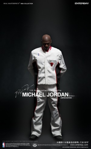 ジョーダン本人の身長を基に、正確に1／6スケール化。 全身30箇所が可動する