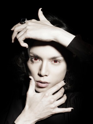 水嶋ヒロが演じる、美しい悪魔で執事セバスチャン