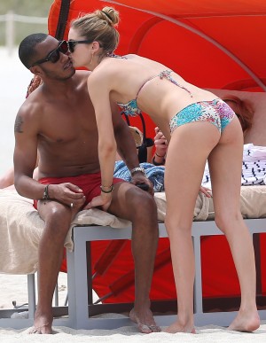 ドウツェン・クロース＆サナリー・ジェームス