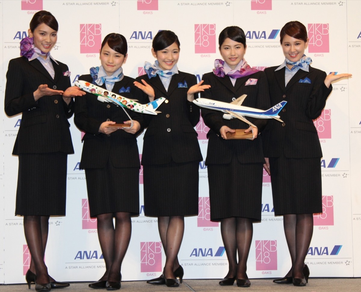 Akb48がキャビンアテンダントに変身 Anaとの共同プロジェクトがスタート 13年4月10日 写真 エンタメ ニュース クランクイン