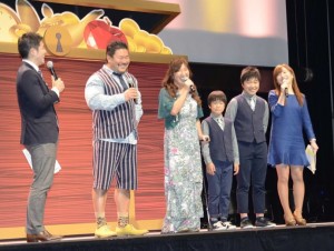 ディズニー・オン・アイス「トレジャー・トローブ」JAPAN TOUR 2013記者発表会に出席した佐々木健介＆北斗晶ファミリー