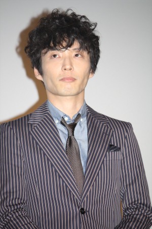 『聖☆おにいさん』完成披露試写会に登場し星野源