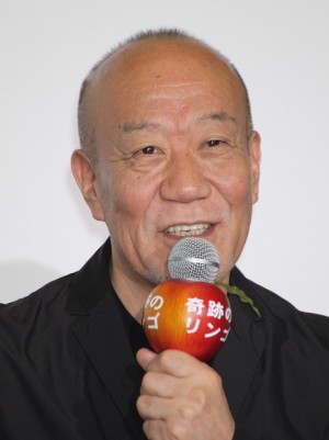 『奇跡のリンゴ』完成報告会見に登場した久石譲