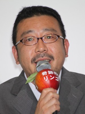 『奇跡のリンゴ』完成報告会見に登場した中村義洋監督