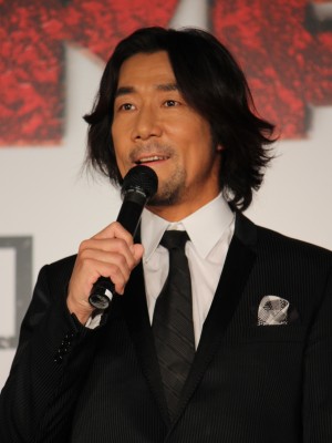 『藁の楯　わらのたて』プレミア試写会に登場した岸谷五朗