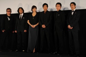 『藁の楯　わらのたて』プレミア試写会に登場した（左から）三池祟史監督、岸谷五朗、松嶋菜々子、大沢たかお、藤原竜也、永山絢斗