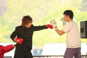 ラジオ公開収録に参加したゴールデンボンバー・鬼龍院翔