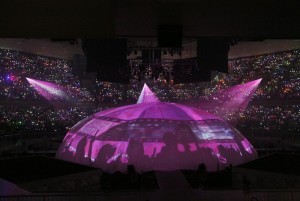東京・日本武道館で行われた「AKB48グループ臨時総会～白黒つけようじゃないか!～」の最終日公演の模様
