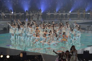 東京・日本武道館で行われた「AKB48グループ臨時総会～白黒つけようじゃないか!～」の最終日公演の模様