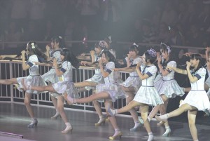東京・日本武道館で行われた「AKB48グループ臨時総会～白黒つけようじゃないか!～」の最終日公演の模様