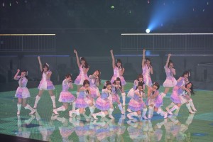 東京・日本武道館で行われた「AKB48グループ臨時総会～白黒つけようじゃないか!～」の最終日公演の模様