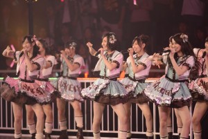 東京・日本武道館で行われた「AKB48グループ臨時総会～白黒つけようじゃないか!～」の最終日公演の模様
