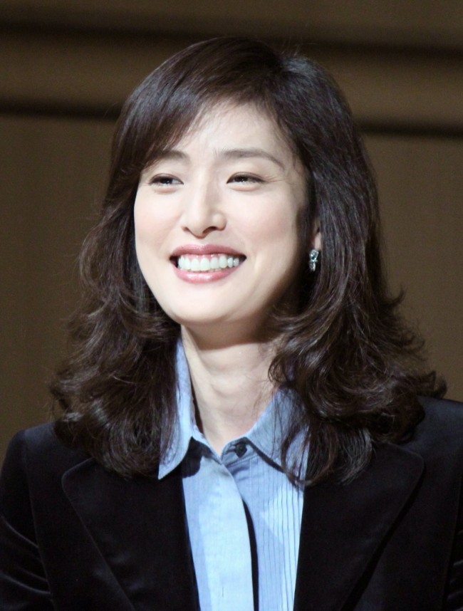天海祐希 軽度の心筋梗塞で舞台降板 宮沢りえが急遽代役に 13年5月8日 エンタメ ニュース クランクイン 天海祐希 軽度の心筋梗塞で舞台降板 宮沢りえが急遽代役に 13年5月8日 エンタメ ニュース クランクイン