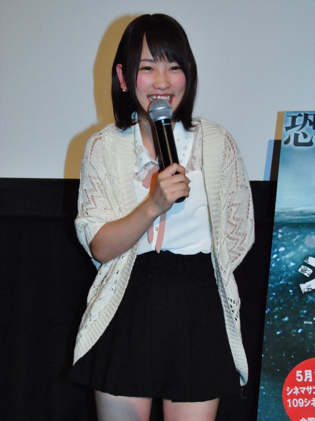 『シー・トレマーズ』公開記念イベントに登場したAKB48の川栄李奈