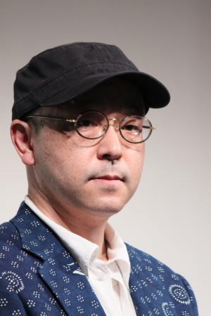 『爆心 長崎の空』舞台挨拶付き完成披露試写会に登場した日向寺太郎監督