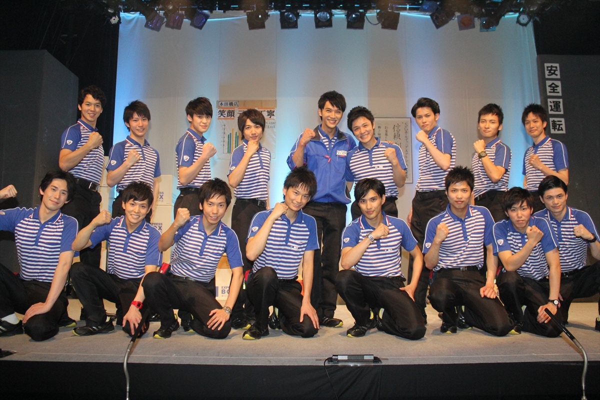 佐川男子 がまさかの舞台化 配達チーム と 集荷チーム に分けて公演 13年5月15日 エンタメ ニュース クランクイン 佐川男子 がまさかの舞台化 配達チーム と 集荷チーム に分けて公演 13年5月15日 エンタメ ニュース クランクイン