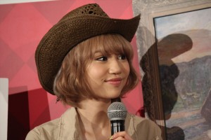 『モネ・ゲーム』公開直前イベントに登場した水沢アリー