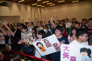 SKE48の石田安奈、大矢真那、木崎ゆりあが台北にあるAKB48オフィシャルショップを初訪問