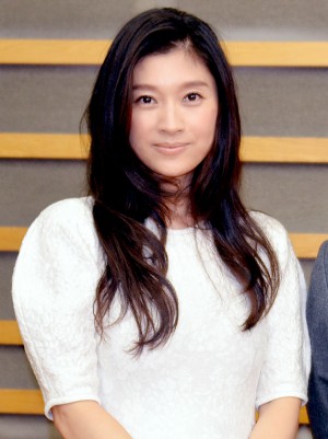 「スーツが似合うカッコいい女性タレント」1位：篠原涼子